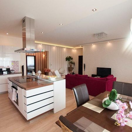 Prestige Apartment Комарно Екстер'єр фото