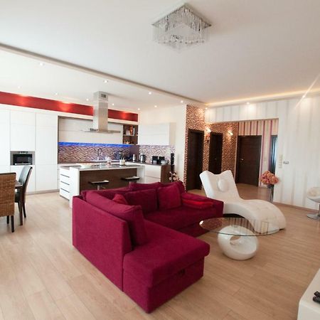 Prestige Apartment Комарно Екстер'єр фото