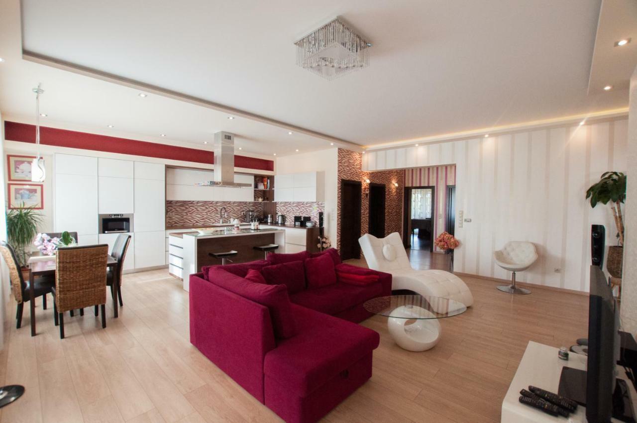 Prestige Apartment Комарно Екстер'єр фото