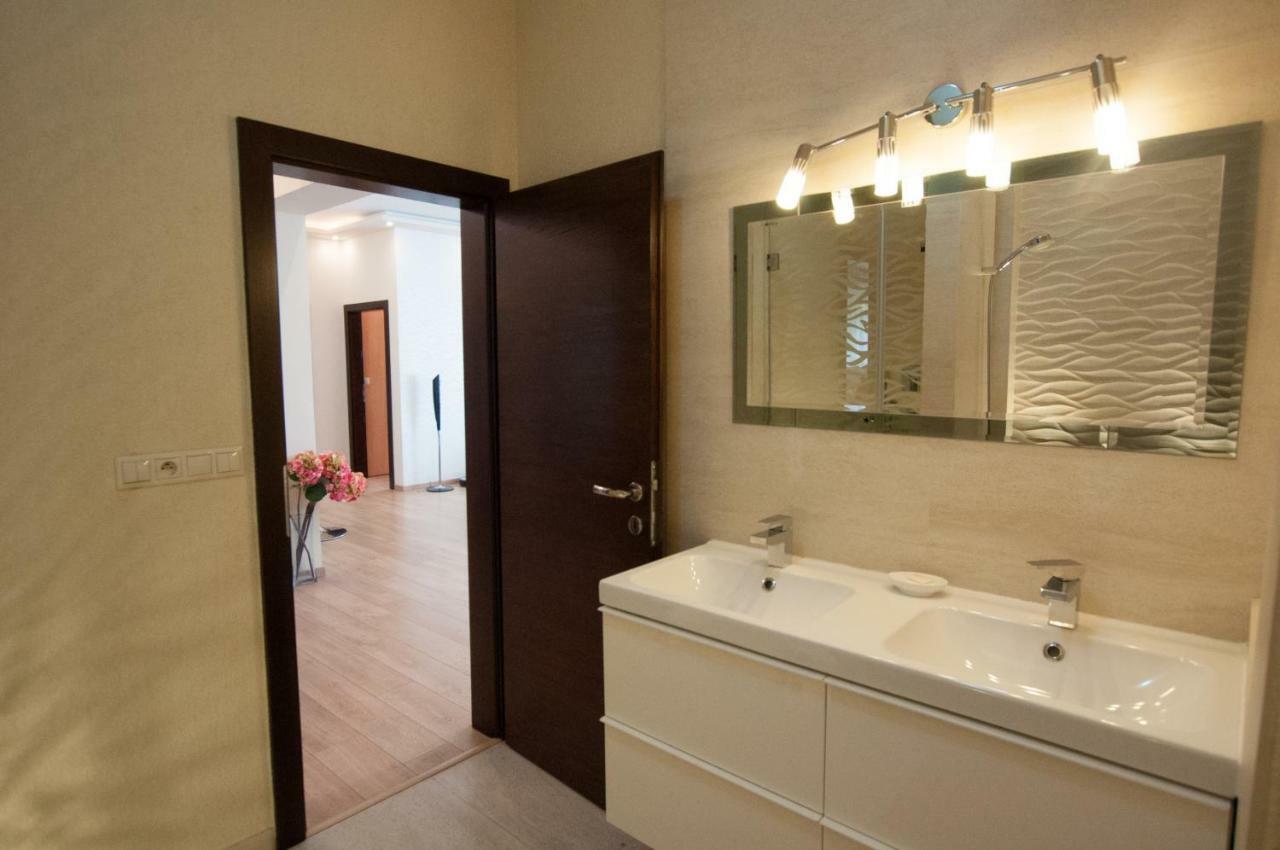 Prestige Apartment Комарно Екстер'єр фото