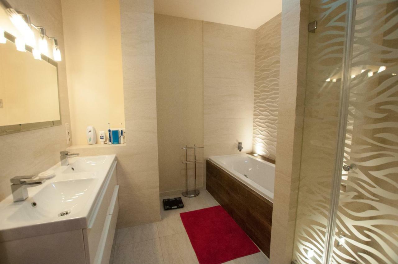 Prestige Apartment Комарно Екстер'єр фото