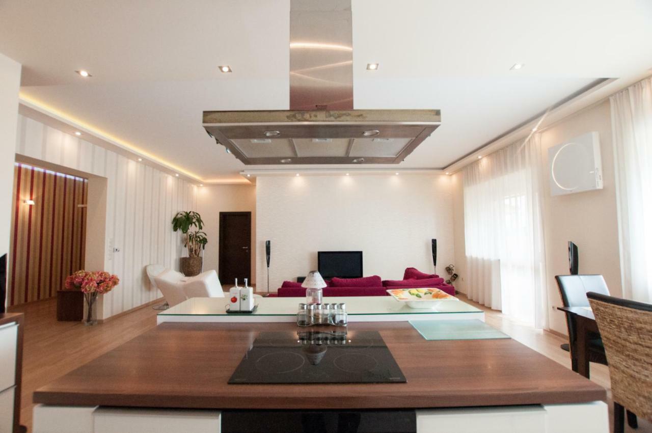 Prestige Apartment Комарно Екстер'єр фото