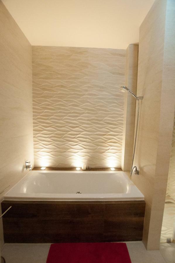 Prestige Apartment Комарно Екстер'єр фото