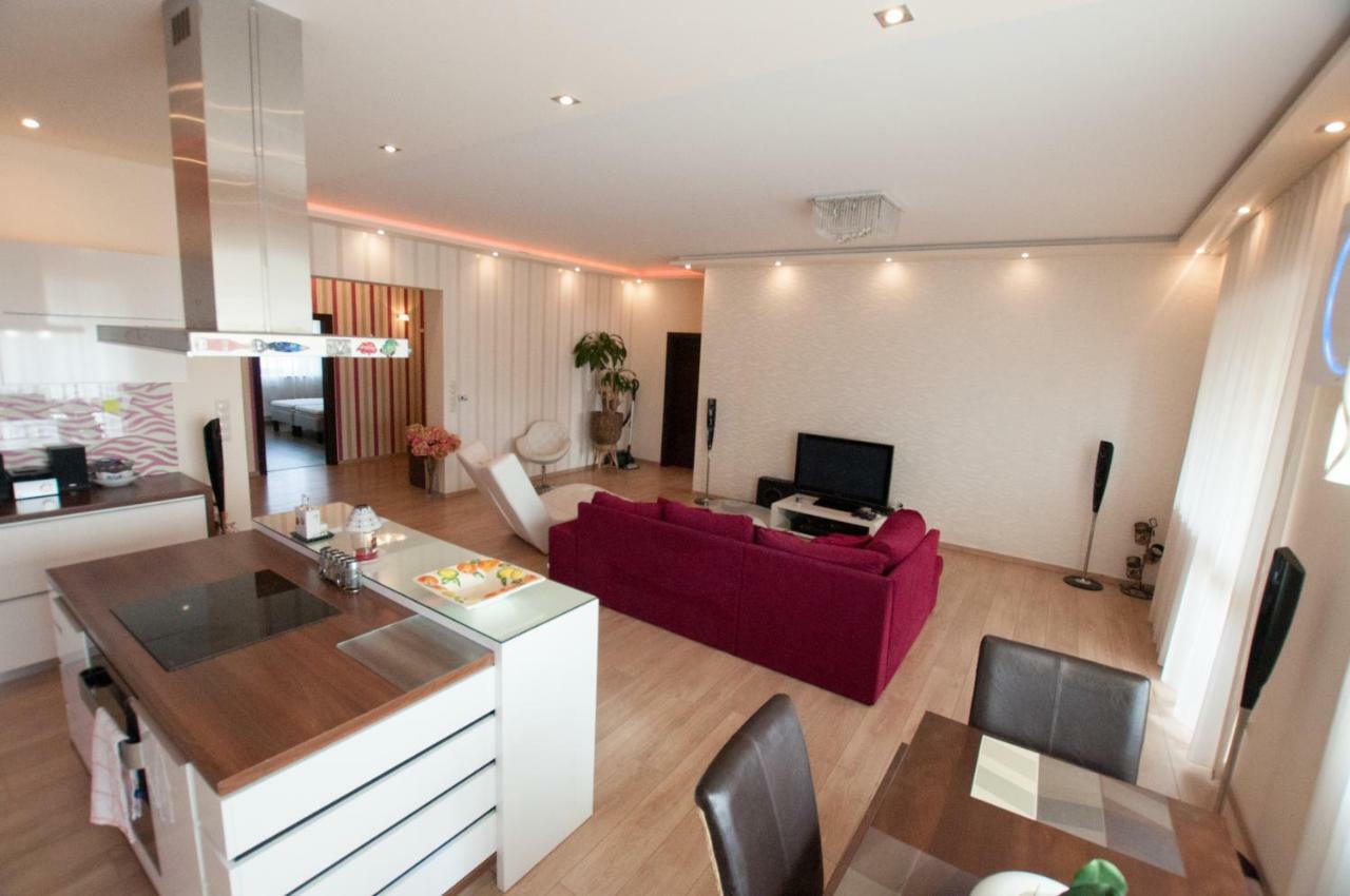 Prestige Apartment Комарно Екстер'єр фото