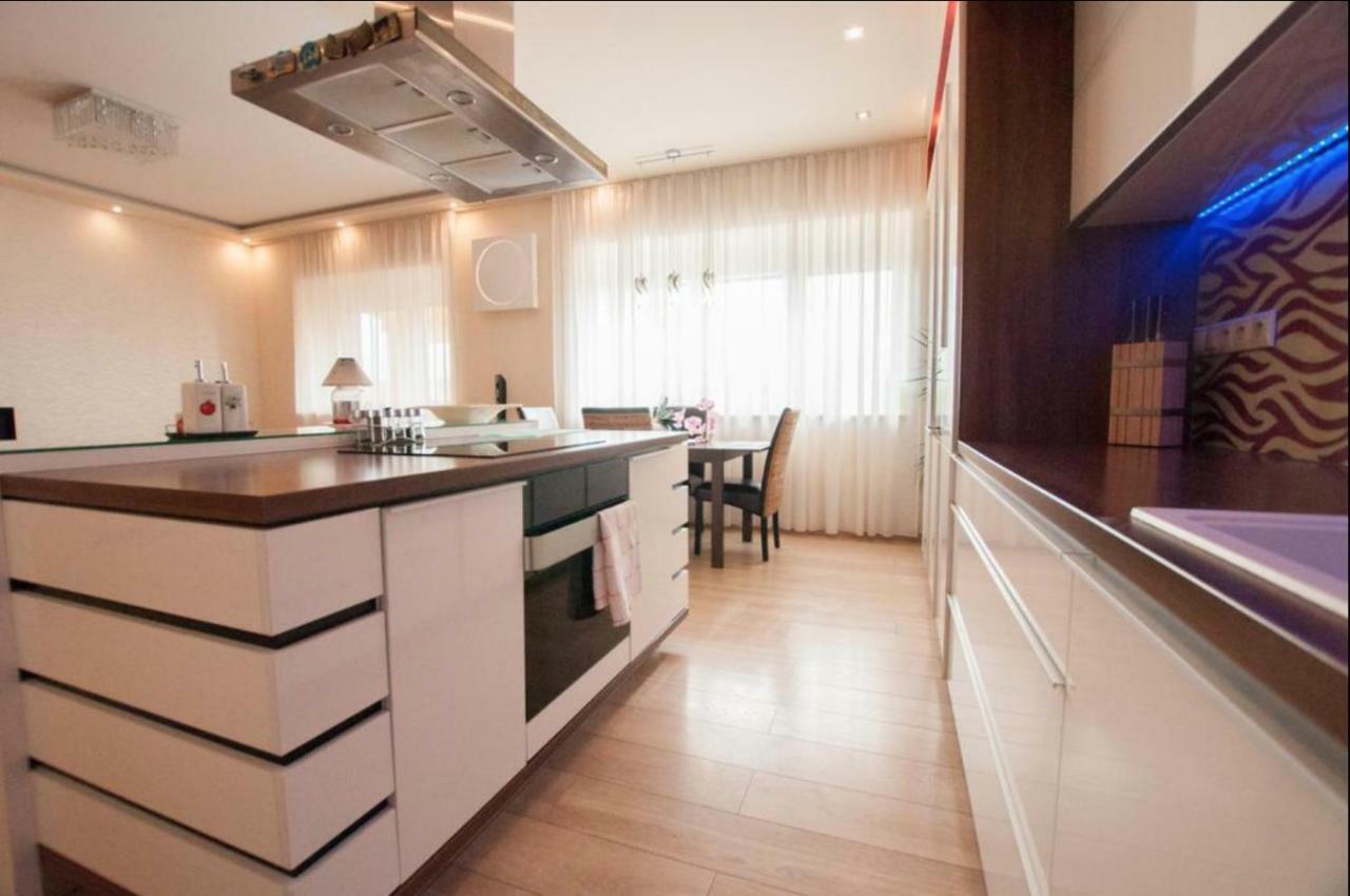 Prestige Apartment Комарно Екстер'єр фото